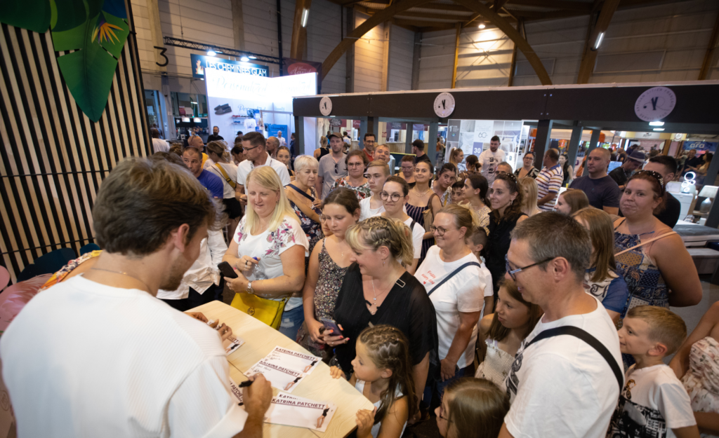 Dédicaces à la FAV